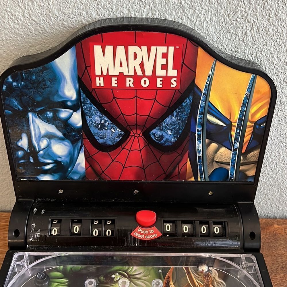 Marvel Pinball Machine  - Picture 3 of 4